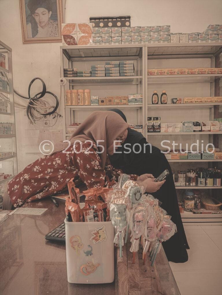 Waktu Rehat Penuh Tawa: Kebersamaan di Sela Kesibukan