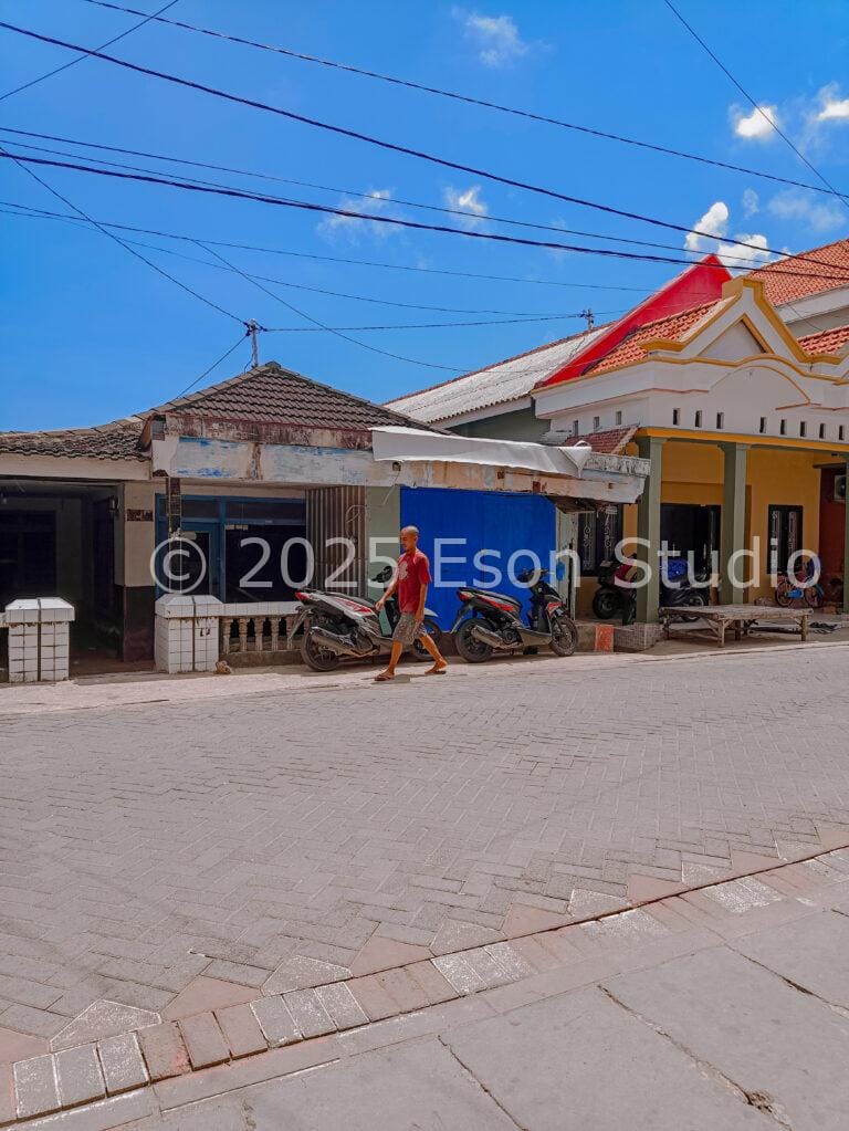 Kisah Para Pejuang Subuh: Senja Menyambut Kepulangan Pekerja Pasar