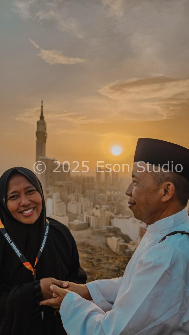 Senja yang Mengabadikan Cinta di Puncak Jabal Rahmah