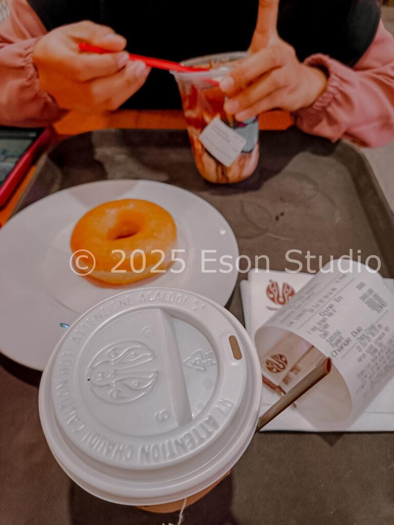 Nongki Manis di J.Co Bersama Perempuan yang Kini Jadi Istriku