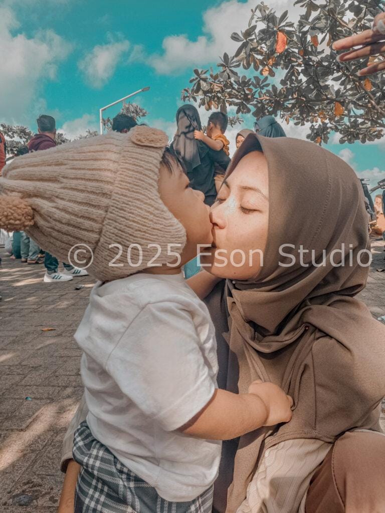 Kecupan Terakhir Sebelum Langkah Terpisah