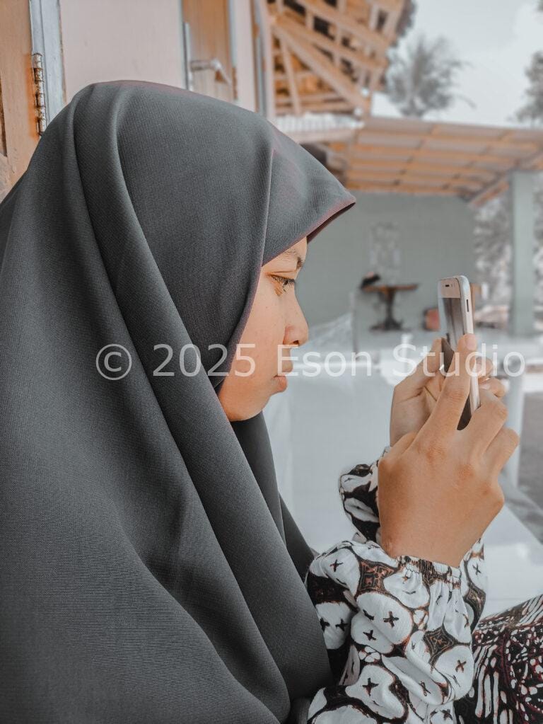 Menangkap Keindahan Lewat Lensa Istriku