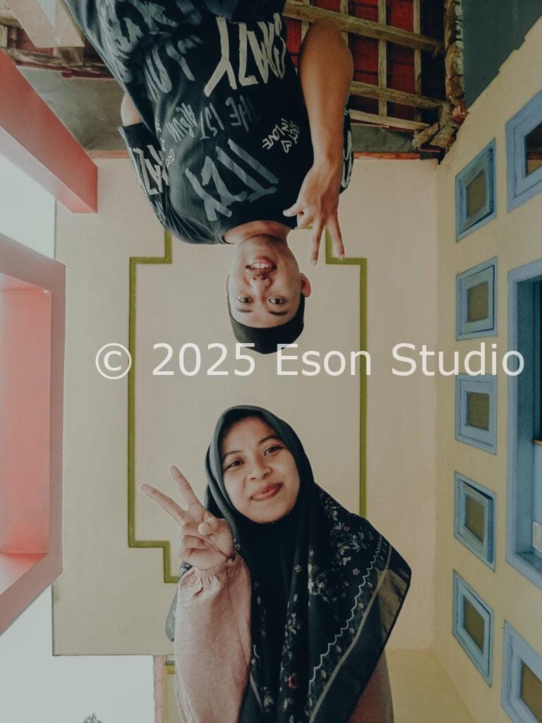 Selfie Berdua, Tanpa Sentuhan… Tapi Penuh Degupan