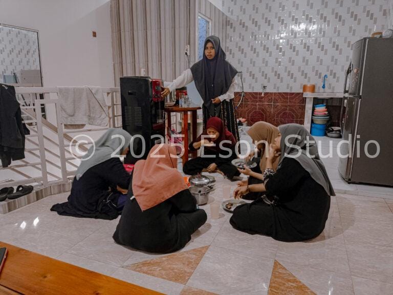 Berkah Berbuka Puasa Sunnah: Karyawan Bobo Family Tambak, Bawean